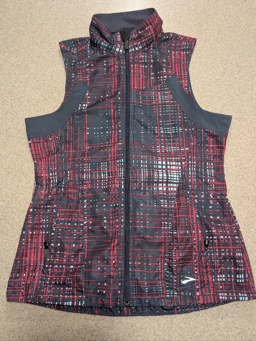 Brook's Women's Shelter Technology Plaid Running Vest S